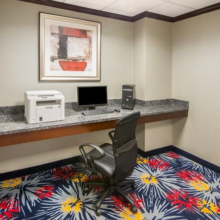 Holiday Inn Express Cleveland Airport - Brook Park By Ihg Exterior foto