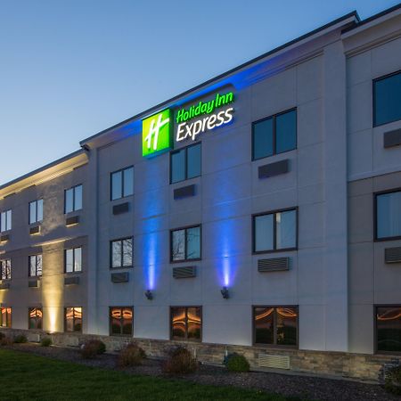 Holiday Inn Express Cleveland Airport - Brook Park By Ihg Exterior foto