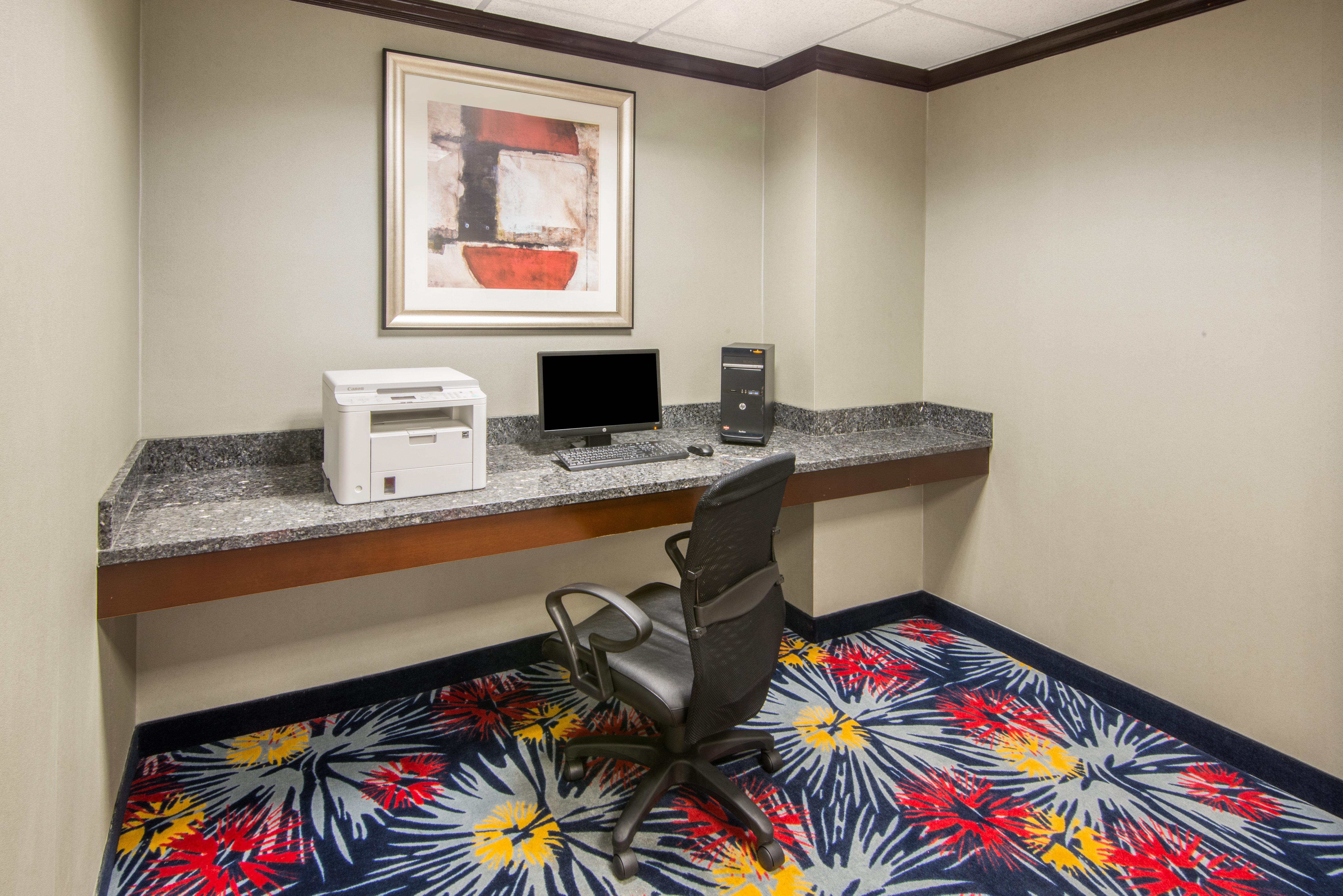 Holiday Inn Express Cleveland Airport - Brook Park By Ihg Exterior foto