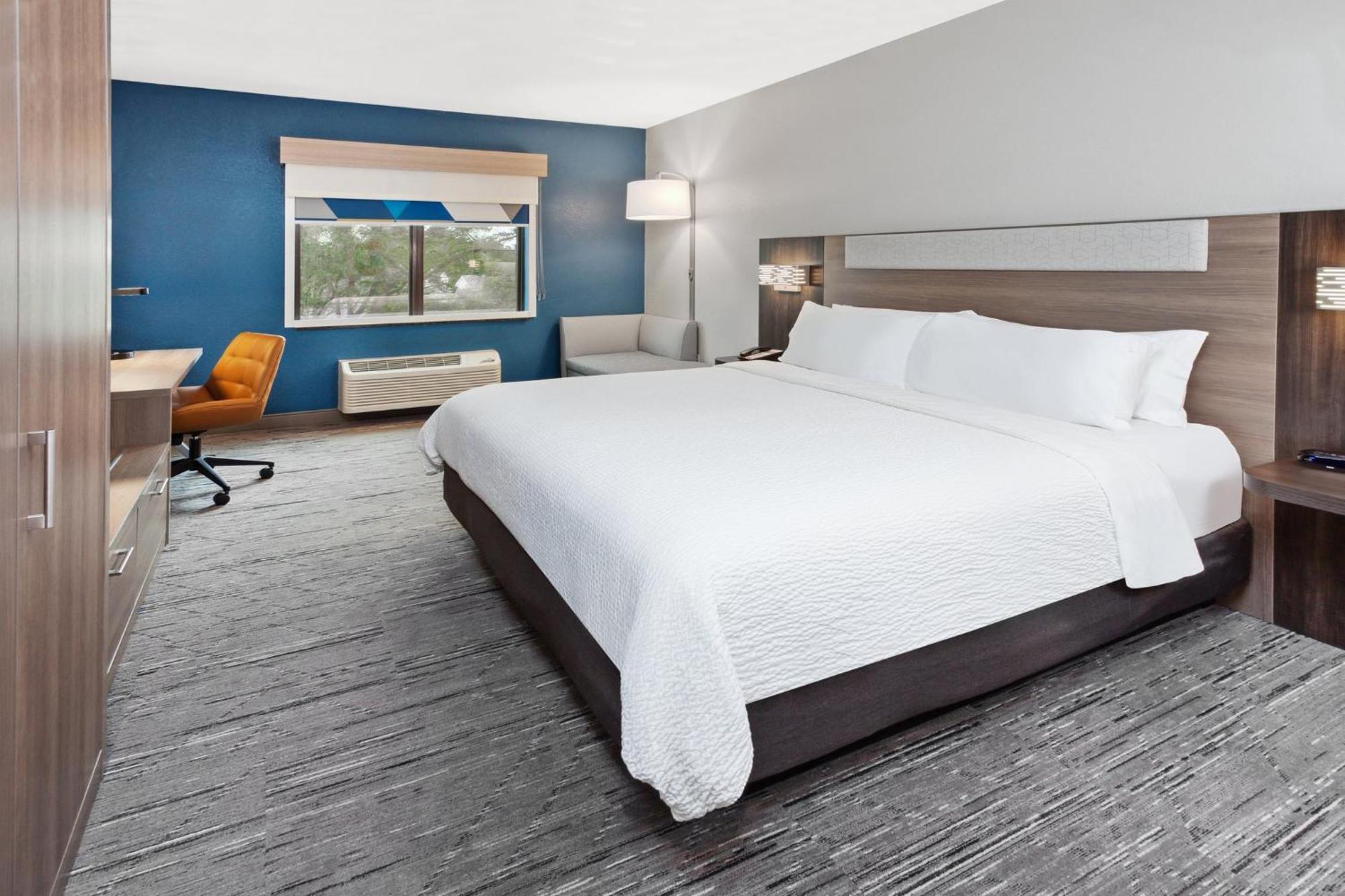 Holiday Inn Express Cleveland Airport - Brook Park By Ihg Exterior foto