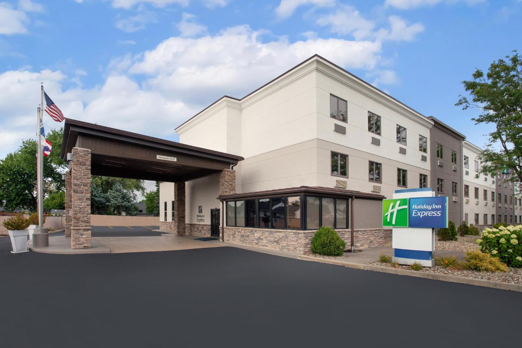 Holiday Inn Express Cleveland Airport - Brook Park By Ihg Exterior foto