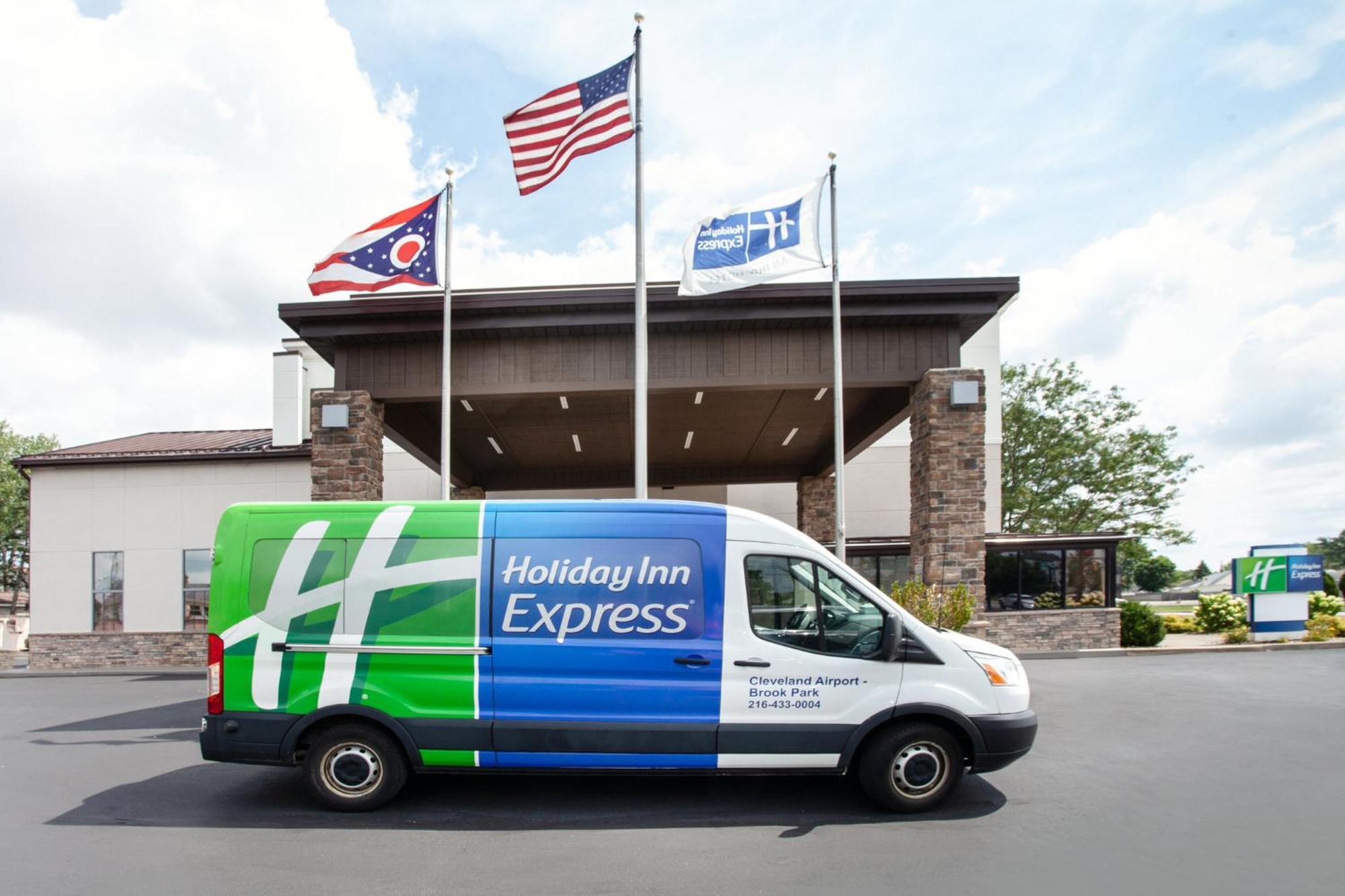 Holiday Inn Express Cleveland Airport - Brook Park By Ihg Exterior foto