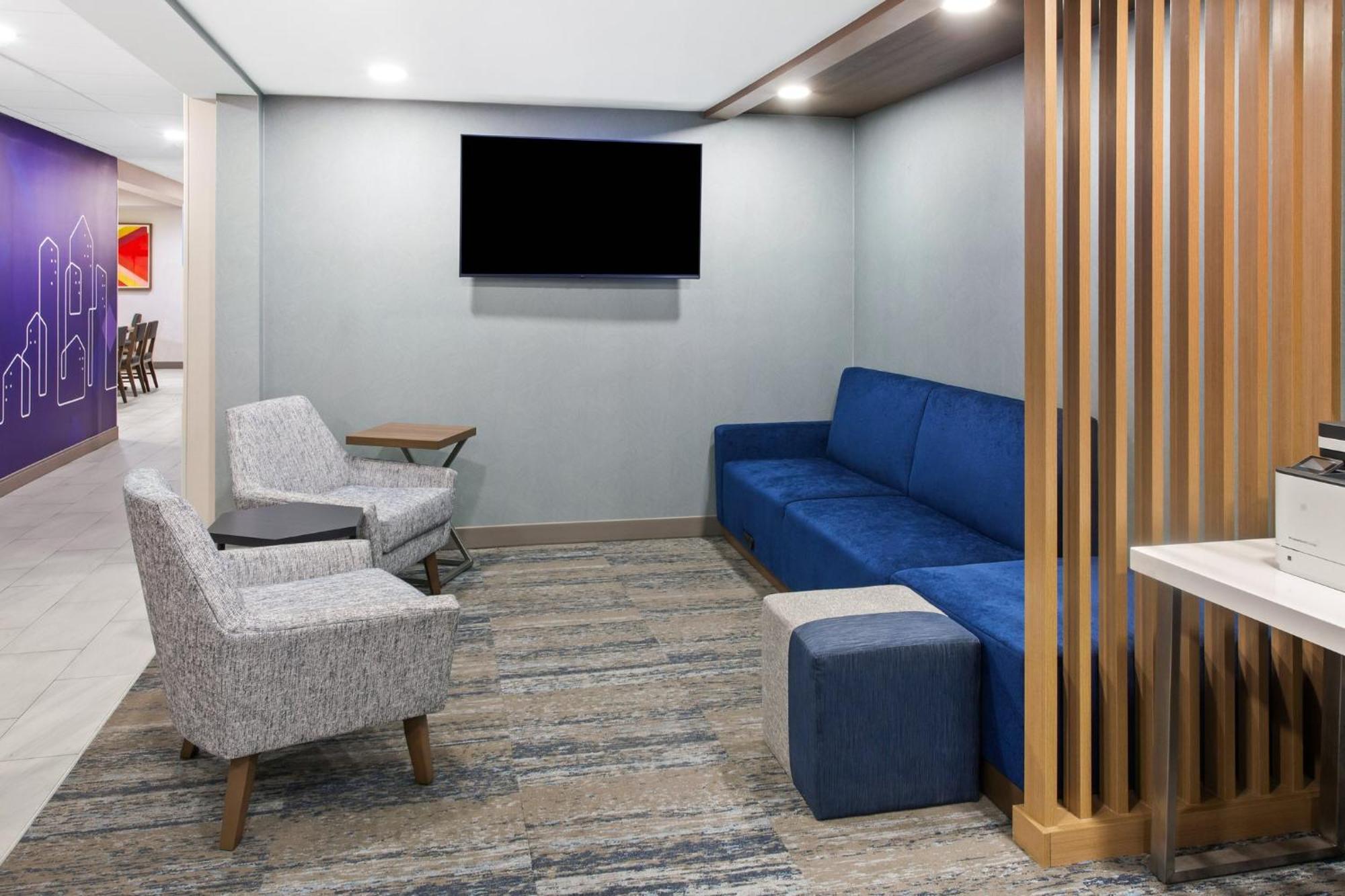 Holiday Inn Express Cleveland Airport - Brook Park By Ihg Exterior foto