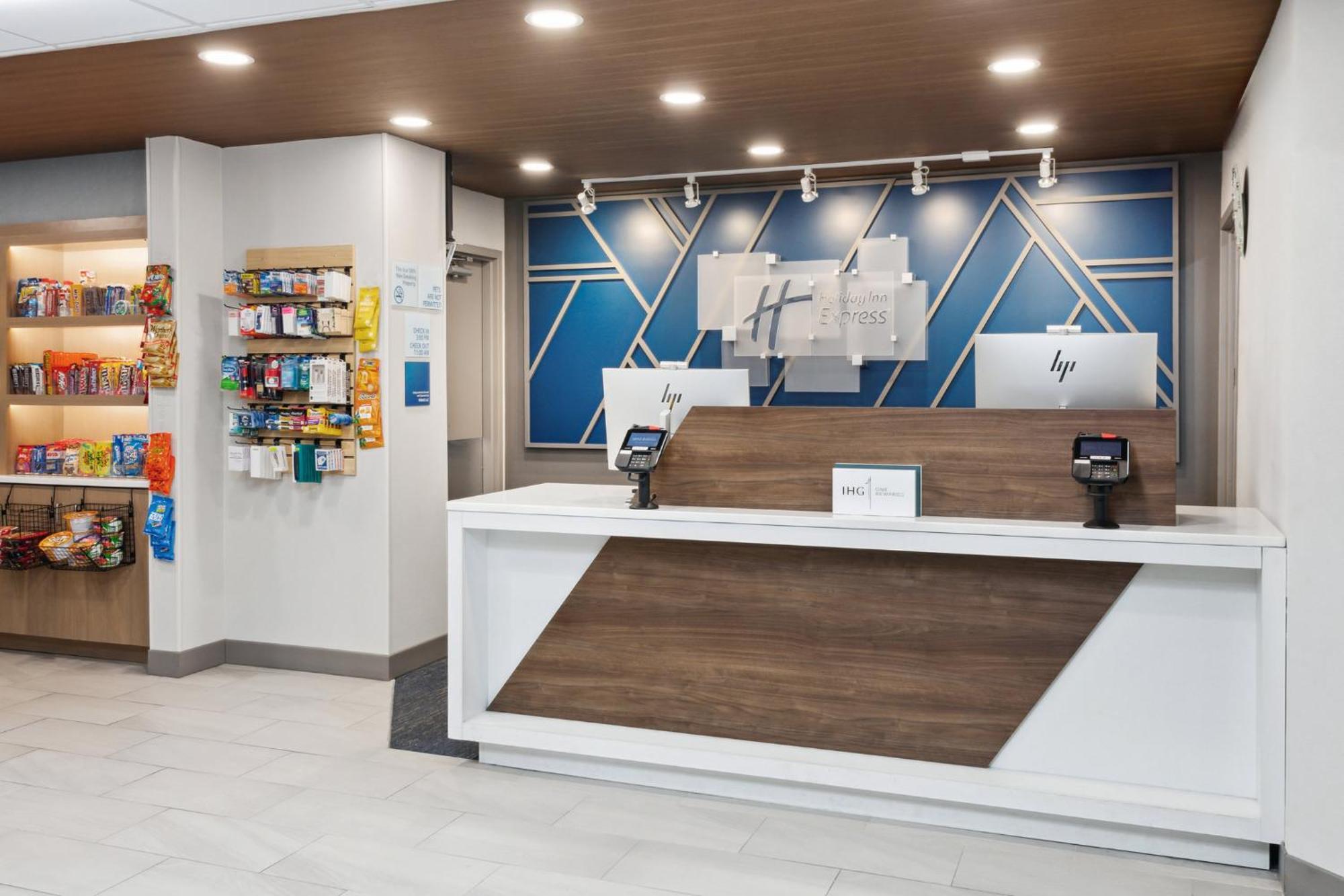 Holiday Inn Express Cleveland Airport - Brook Park By Ihg Exterior foto