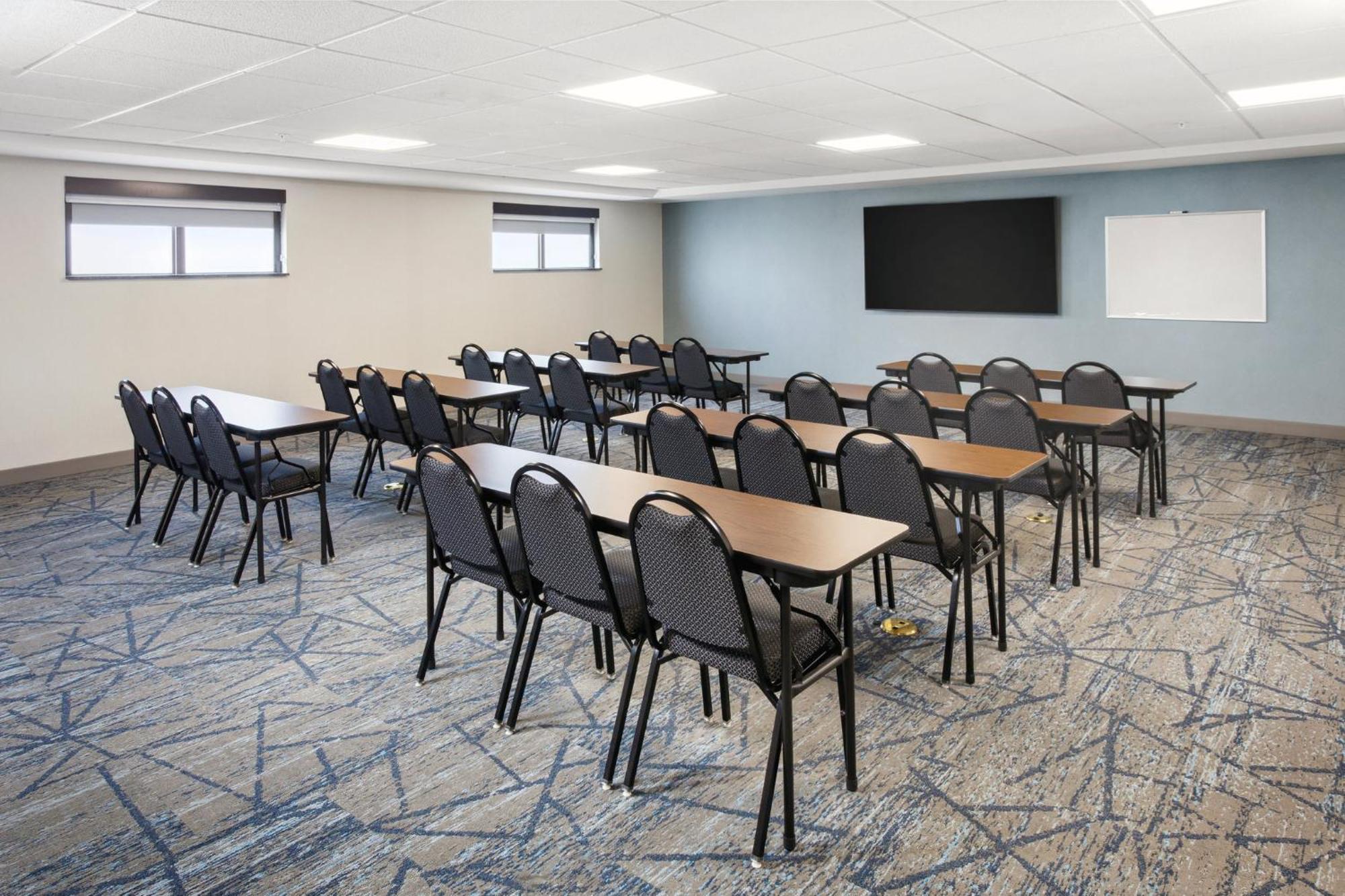 Holiday Inn Express Cleveland Airport - Brook Park By Ihg Exterior foto