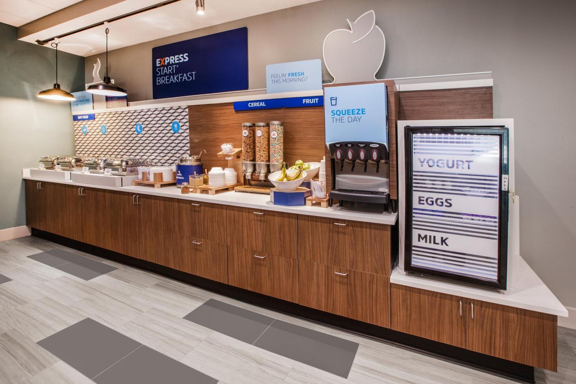 Holiday Inn Express Cleveland Airport - Brook Park By Ihg Exterior foto