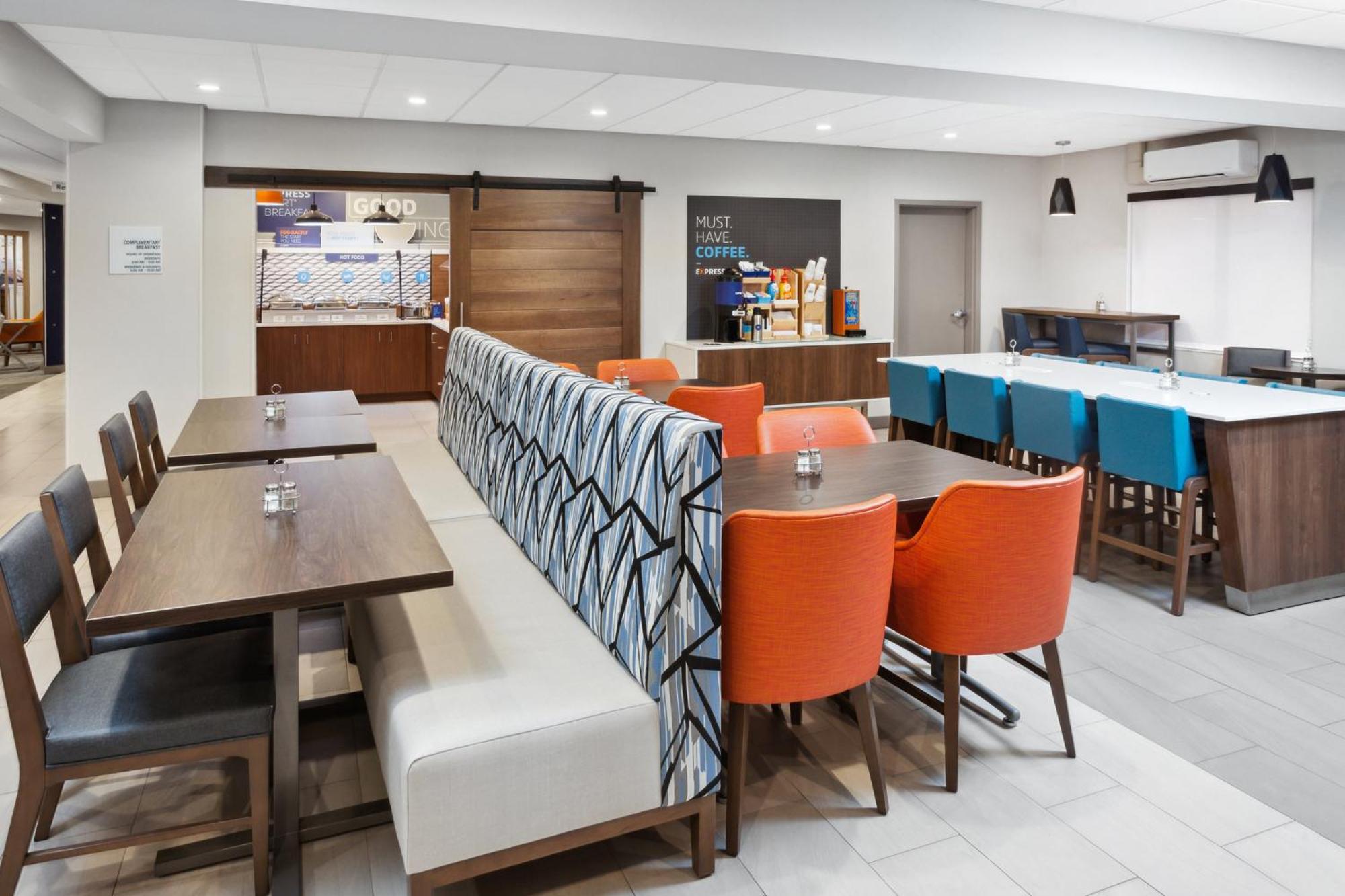 Holiday Inn Express Cleveland Airport - Brook Park By Ihg Exterior foto