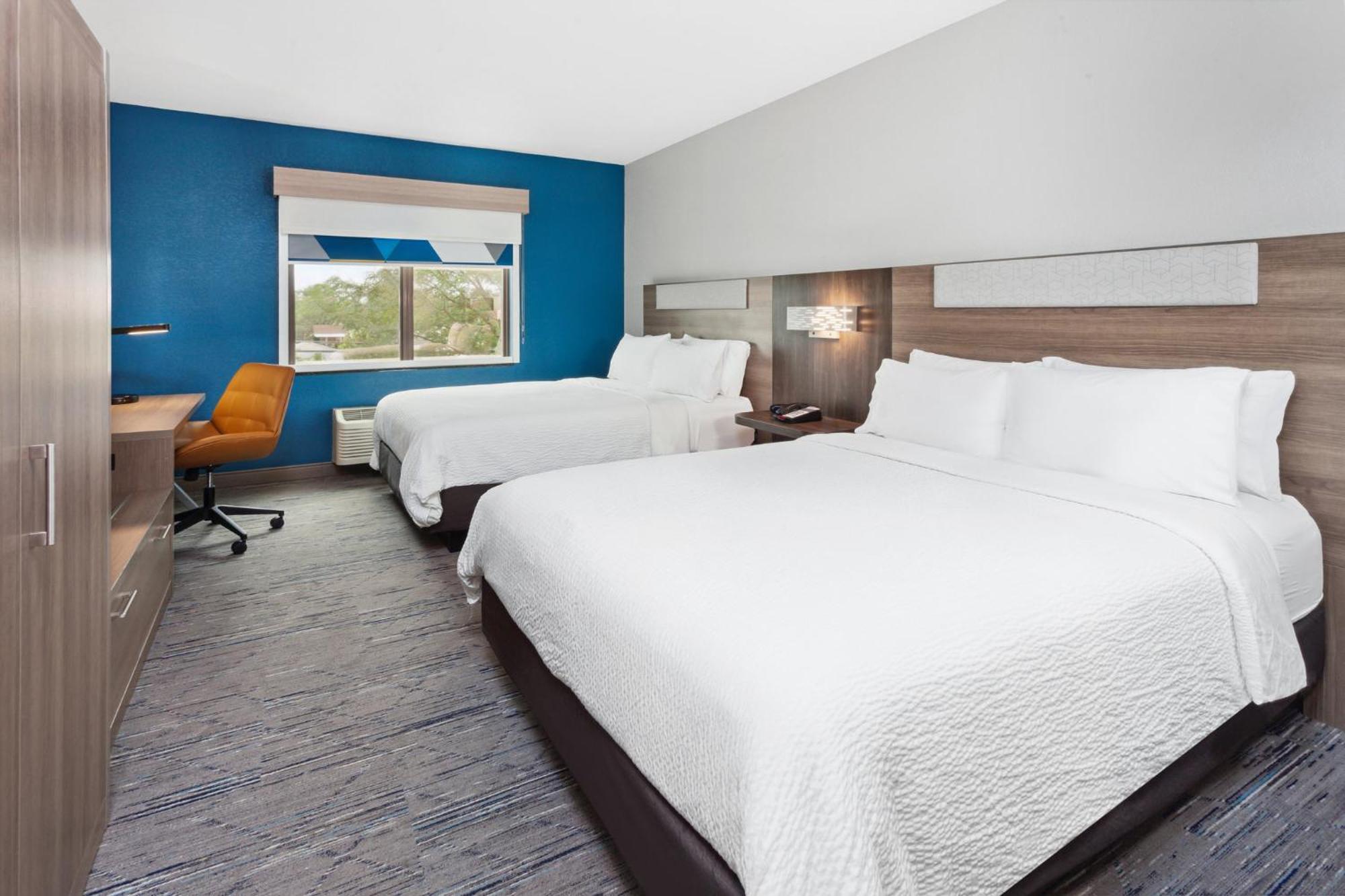 Holiday Inn Express Cleveland Airport - Brook Park By Ihg Exterior foto