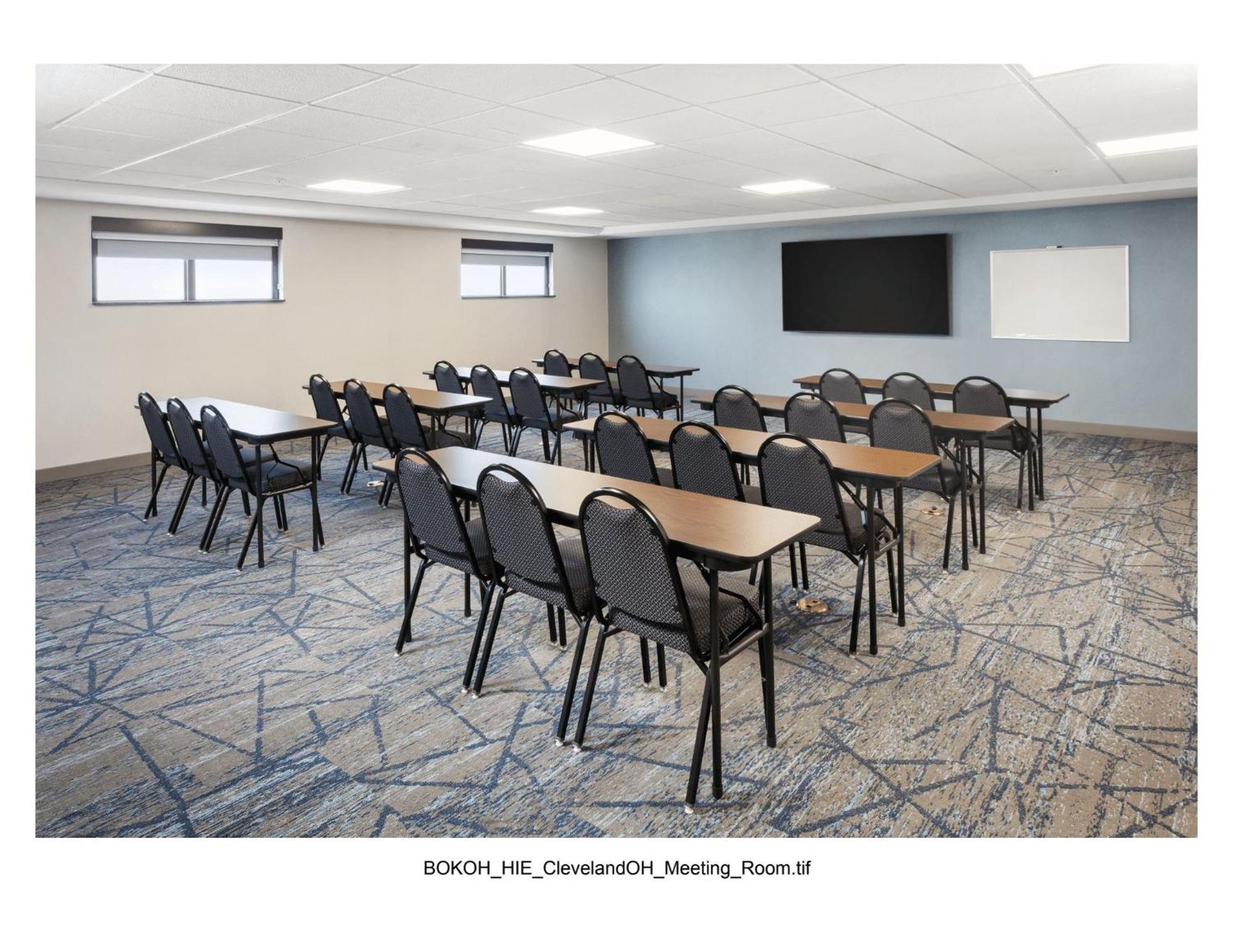 Holiday Inn Express Cleveland Airport - Brook Park By Ihg Exterior foto