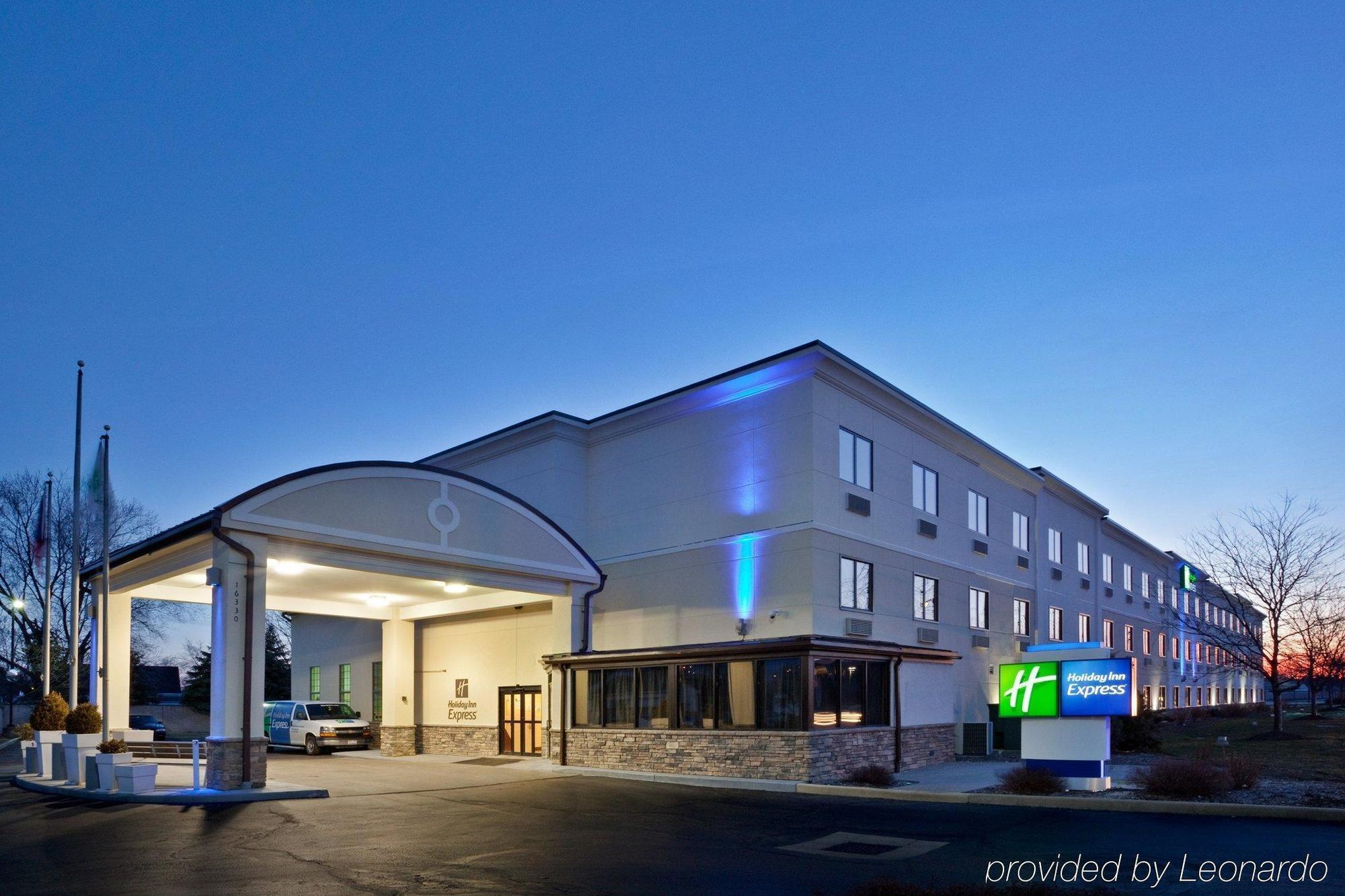 Holiday Inn Express Cleveland Airport - Brook Park By Ihg Exterior foto