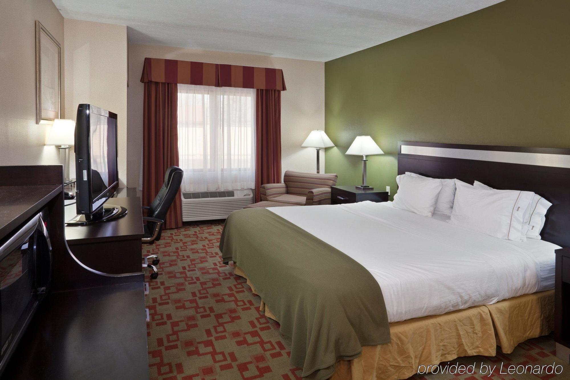 Holiday Inn Express Cleveland Airport - Brook Park By Ihg Habitación foto