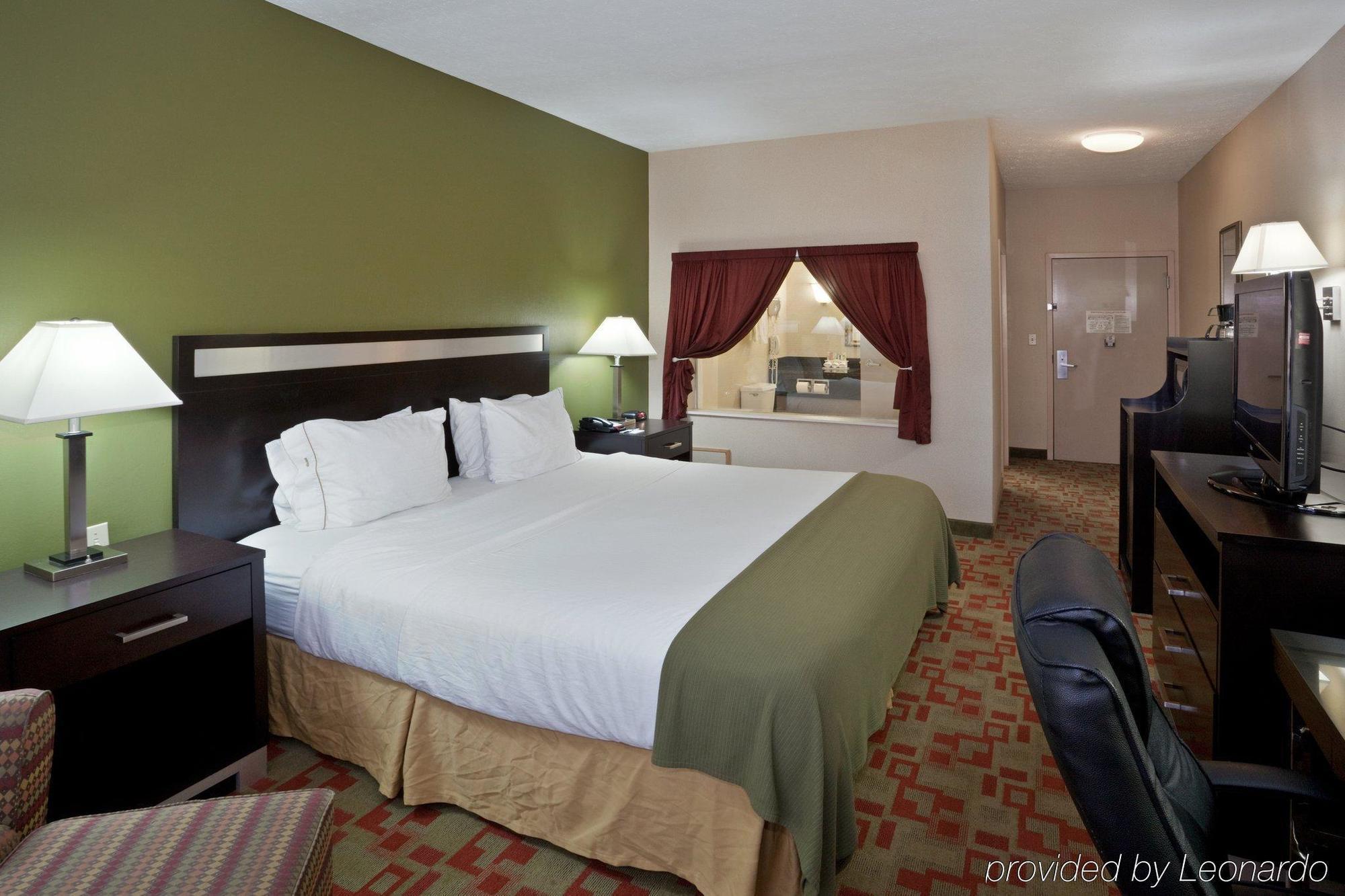 Holiday Inn Express Cleveland Airport - Brook Park By Ihg Habitación foto